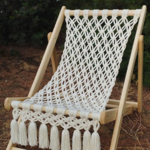 Chaise pliable en bois massif et en macramé