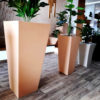 Pot pyramidal haut en resine PPY1000